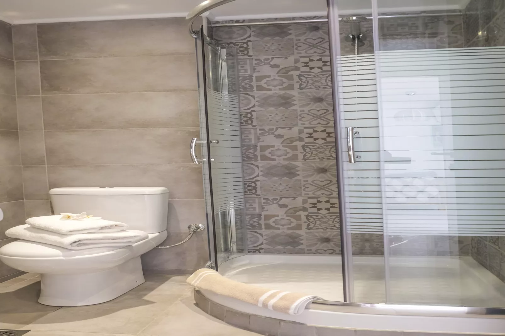 Holiday residence Acrotel Athena Villas, Elia Beach-Maisonette - Badkamer