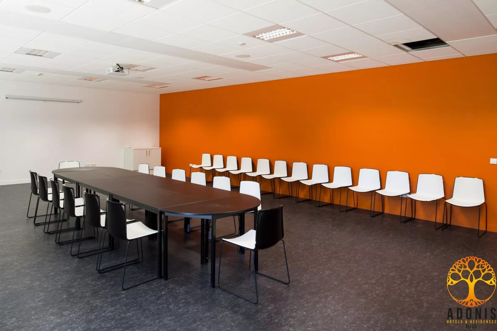 Adonis Dijon single studio - Parkfaciliteiten
