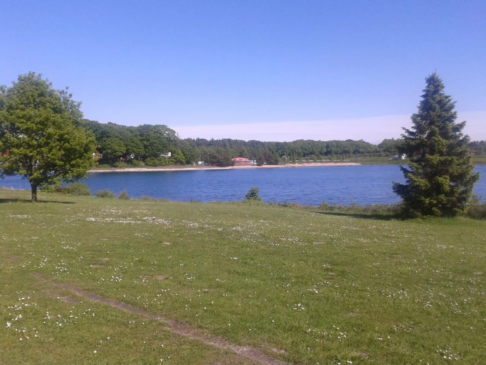 Mit atemberaubendem Blick auf den See - Buiten