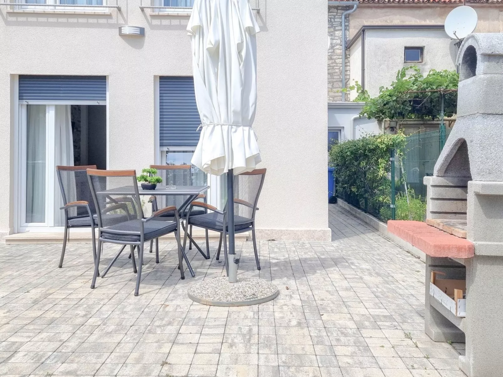 Für 4 Personen ca. 40 m&sup2; in Novigrad, Adriaküste Kroatien (Westküste von I - Buiten
