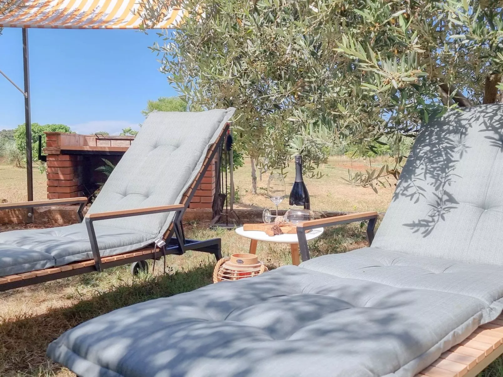 Wohnung "Barbara" mit Terrasse - Buiten