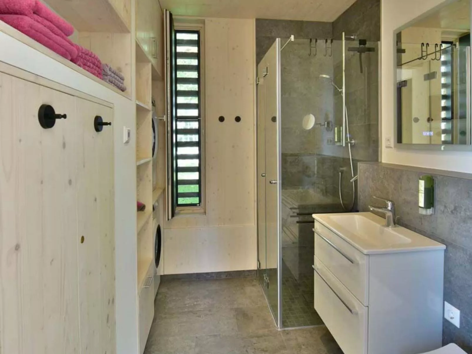 Tinyhaus Adam - Binnen