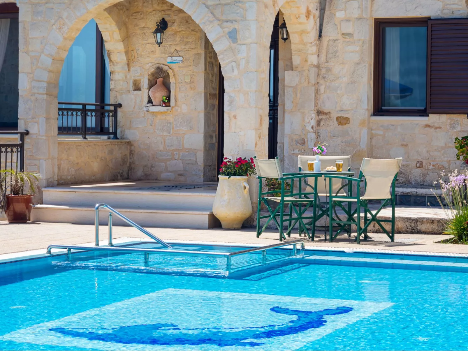 Familienvilla mit privatem Pool und Kinderbereich - Buiten