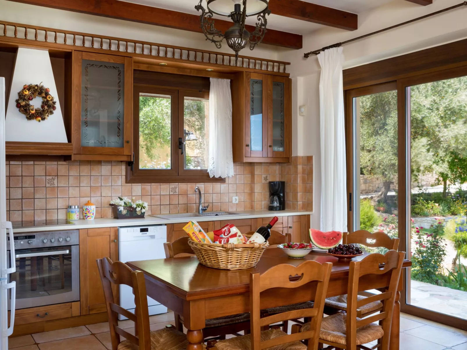 Familienvilla mit Pool, Billard und Grillplatz - Image-tags.info