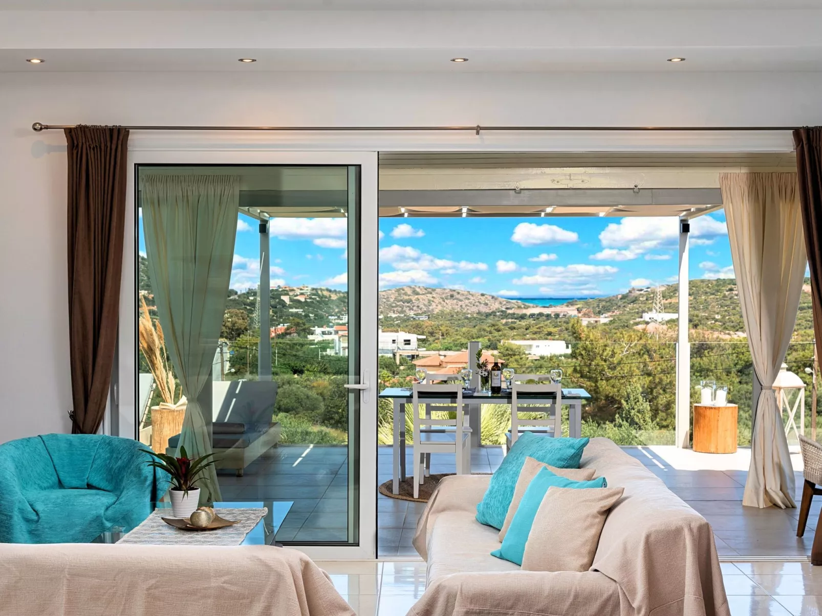 "Olive Green" mit Blick auf das Wasser - Binnen