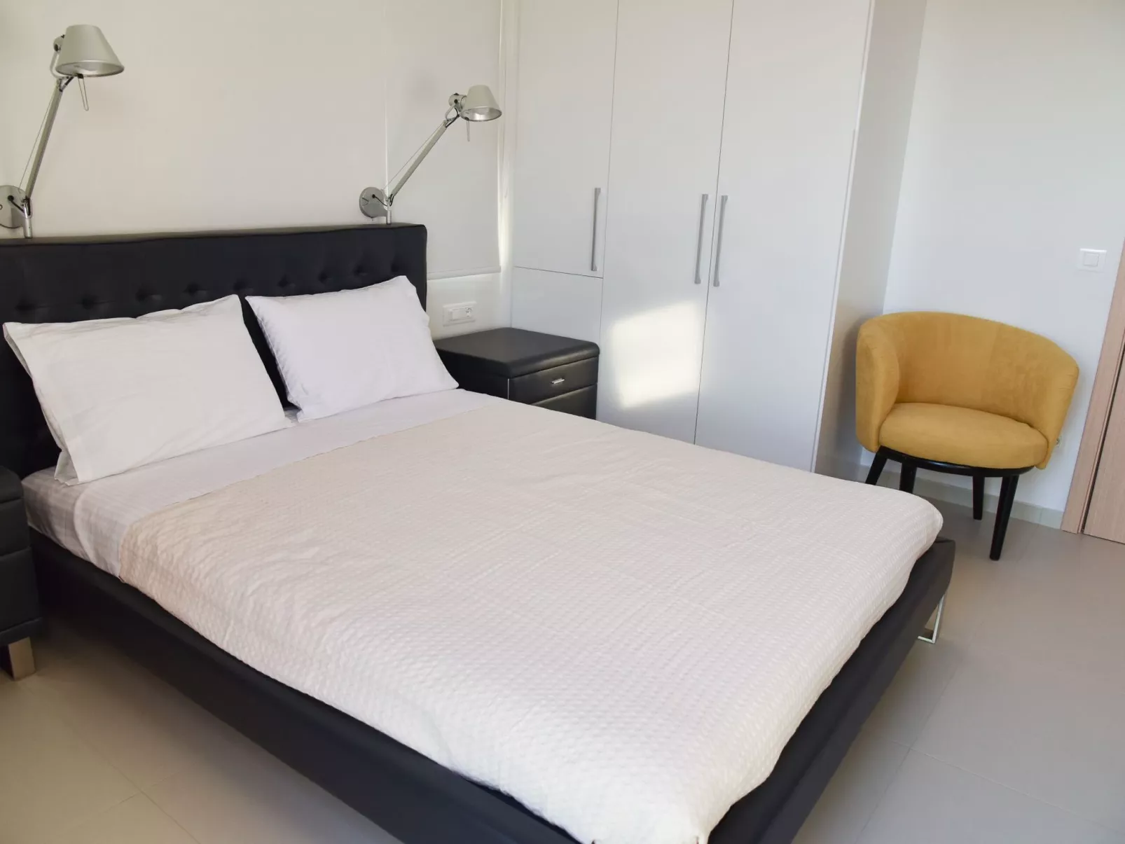 "Villa Kallia" mit Infinity-Pool - Binnen