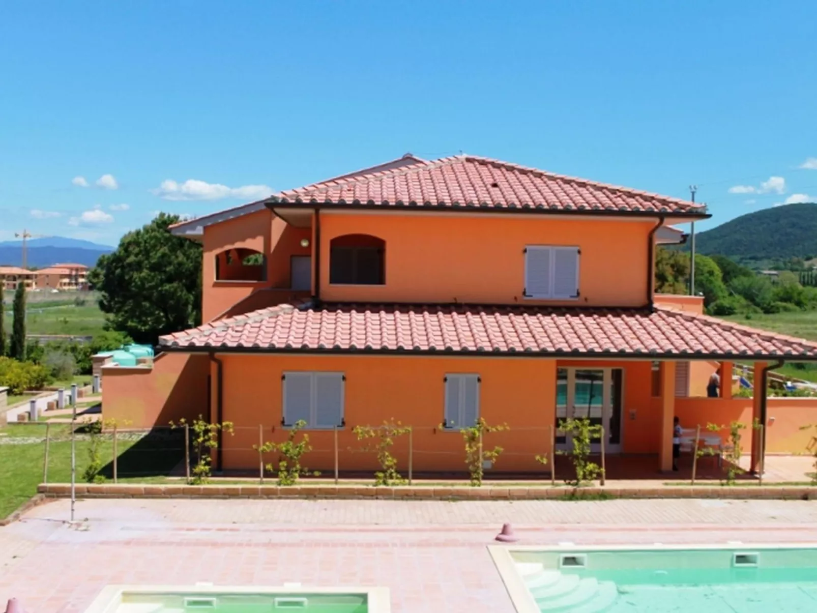 Unterkunft am Strand, Schwimmbad, AC, private Terrasse - Buiten