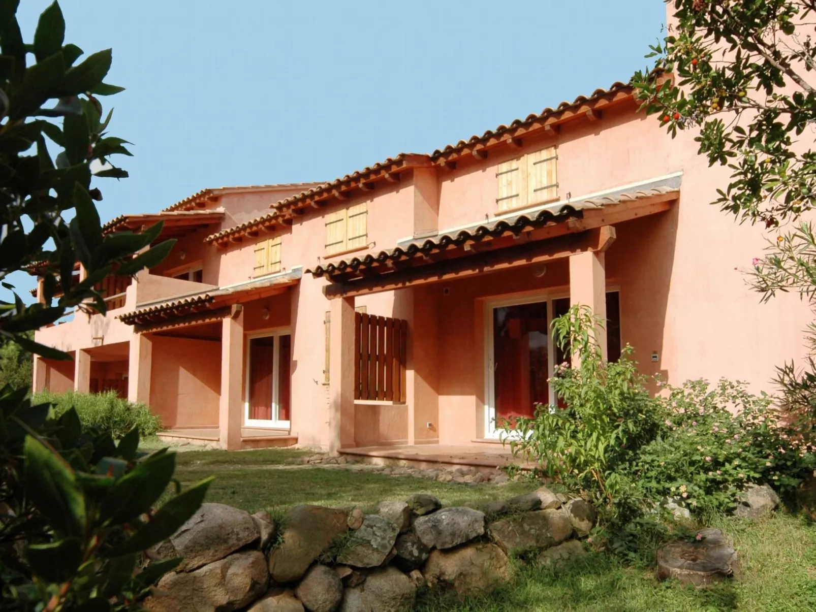 Unterkunft mit Terrasse, Klimaanlage. Schwimmbad - Buiten