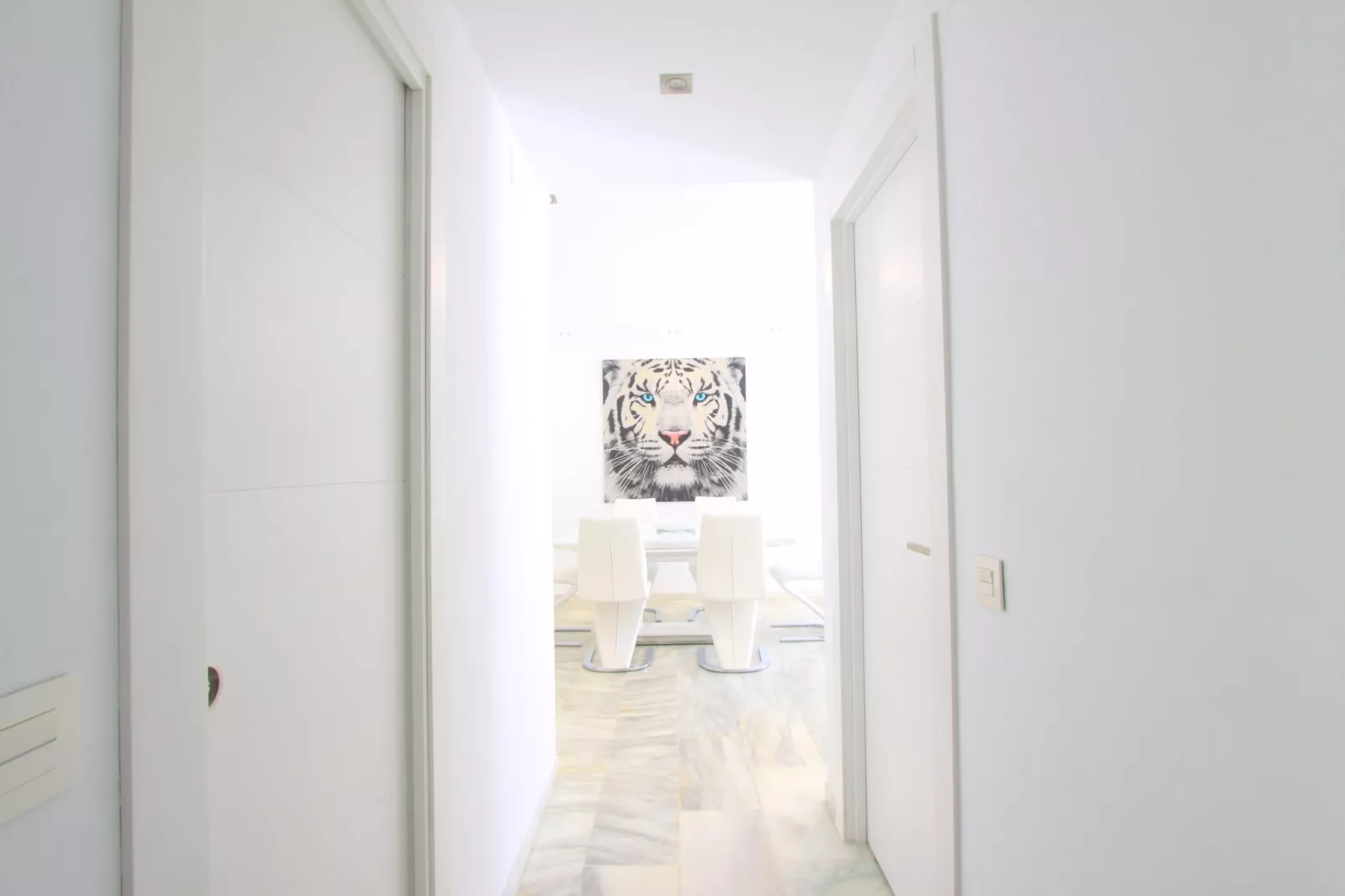 MODERN BEACH PENTHOUSE - Eetkamer