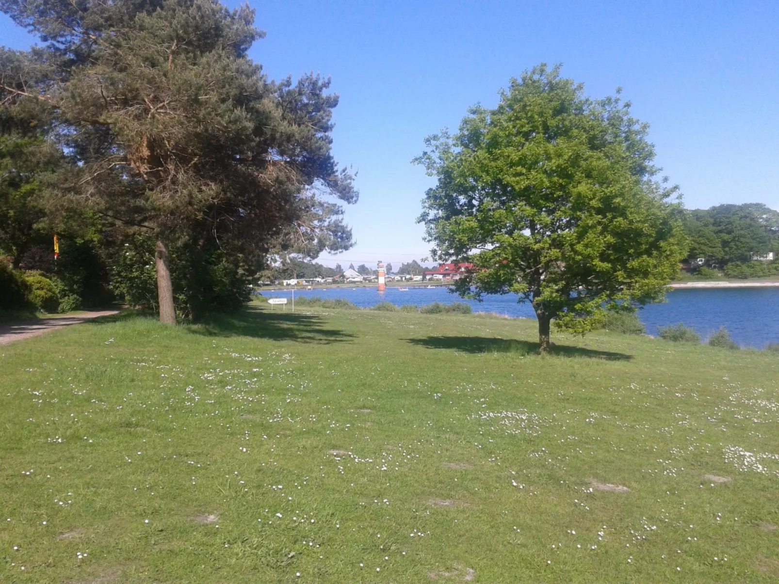 Mit atemberaubendem Blick auf den See - Buiten