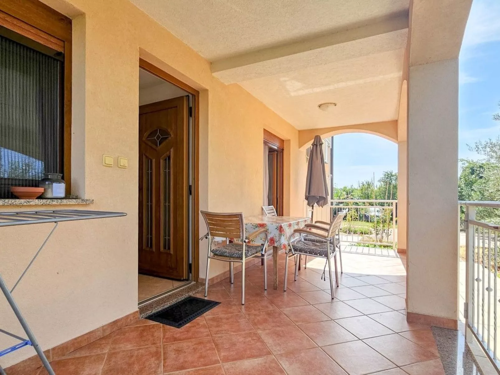 "Viola" mit Terrasse - Binnen