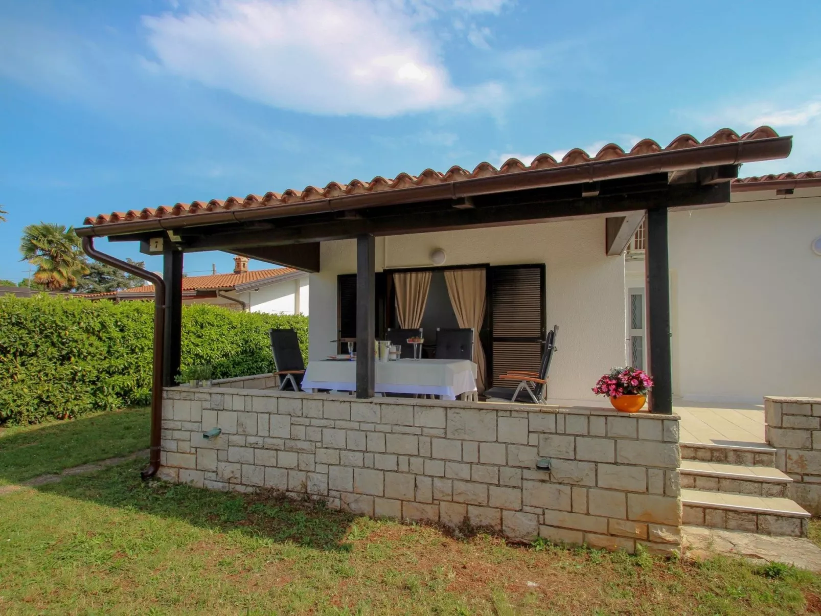 "Karpinjan" direkt am Strand - Buiten