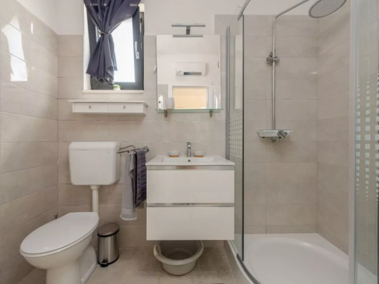 Studio Apartment Varos with shared pool - Image-tags.info