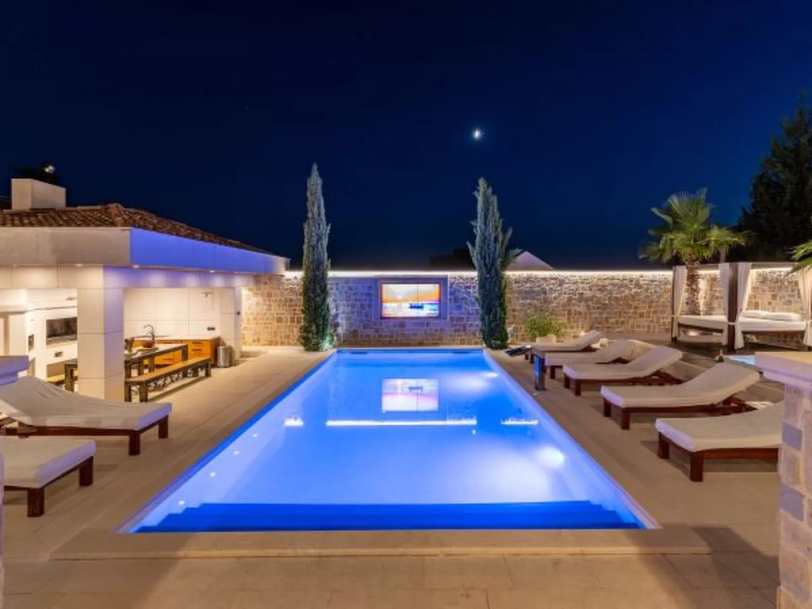 Villa Nena with heated pool, jacuzzi and sauna - Image-tags.info