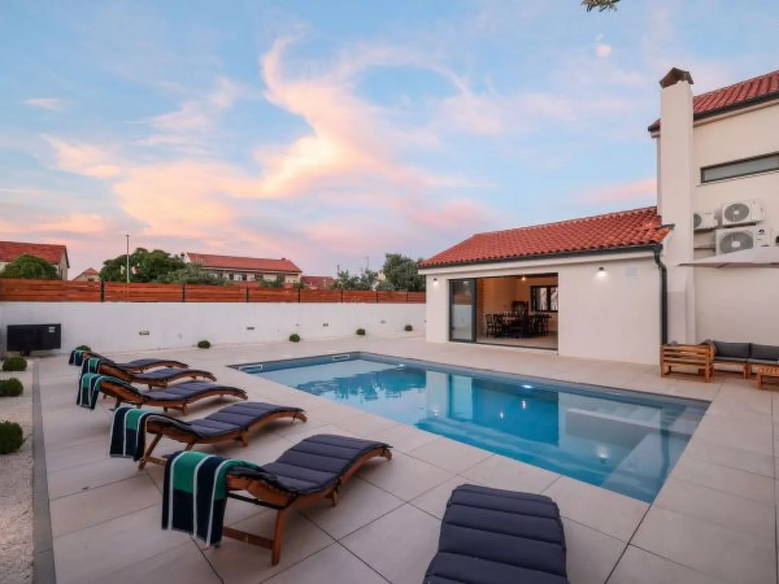 Villa Marta with heated pool and traditional taver - Image-tags.info