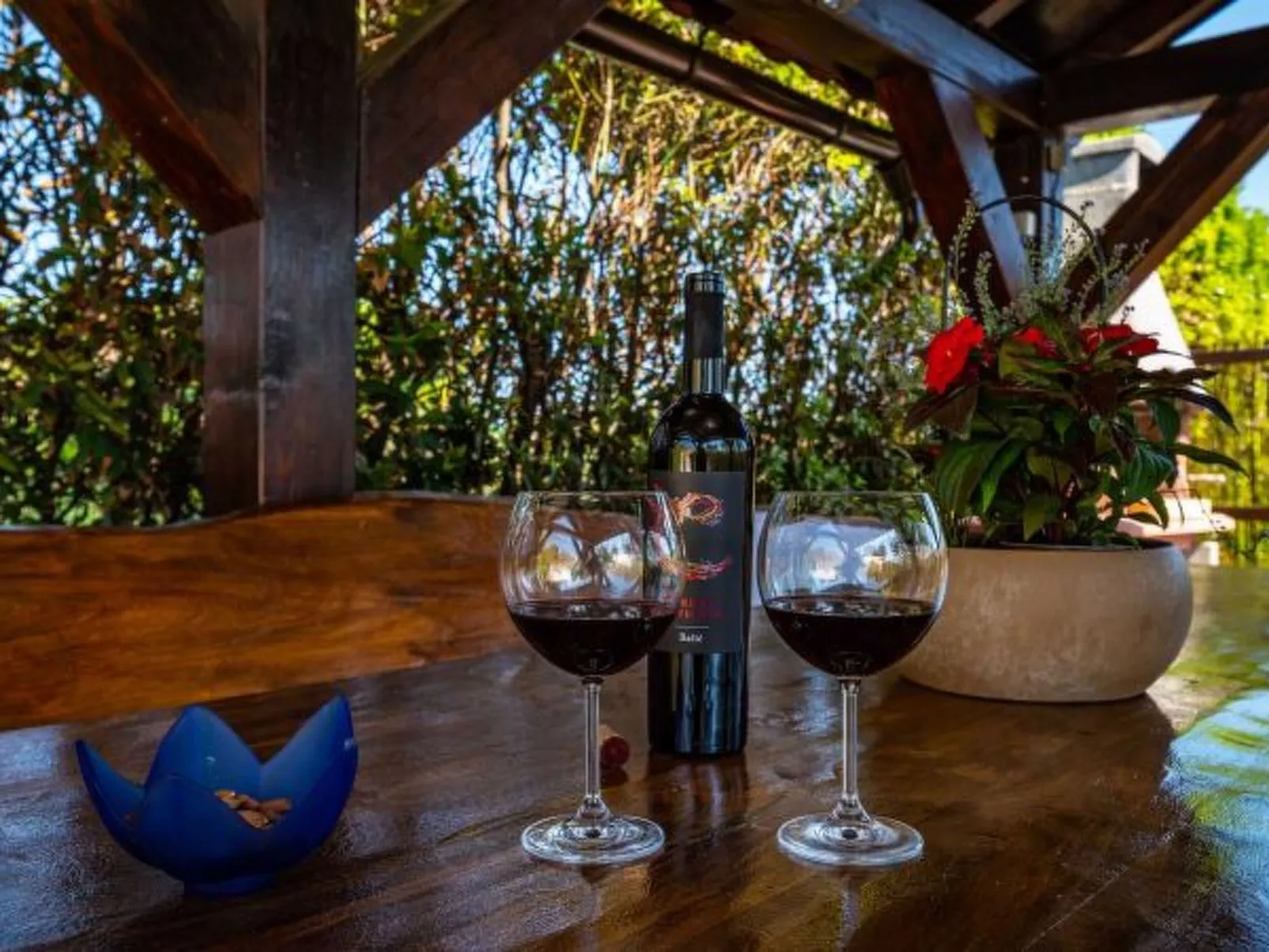 Apartment house Simoni with pool - Image-tags.info