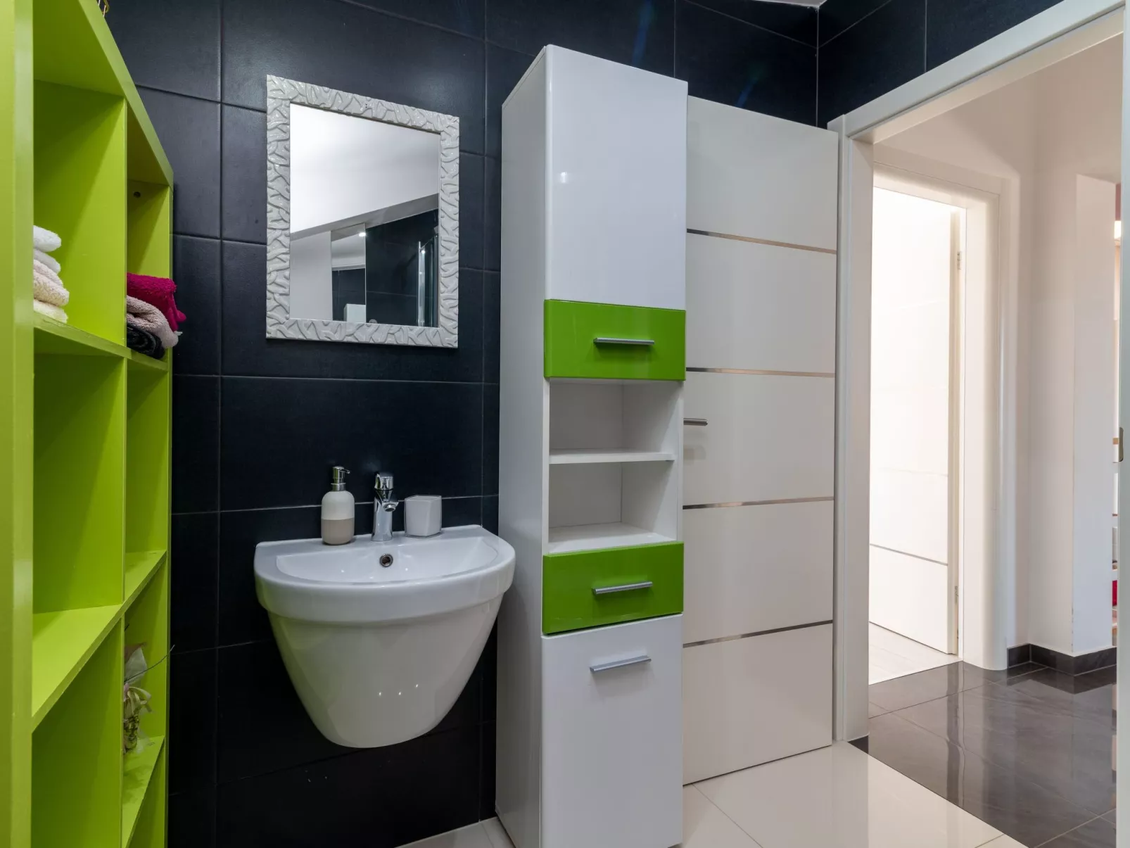 Moderne Ferienwohnung mit Gartennutzung, einem g - Image-tags.info