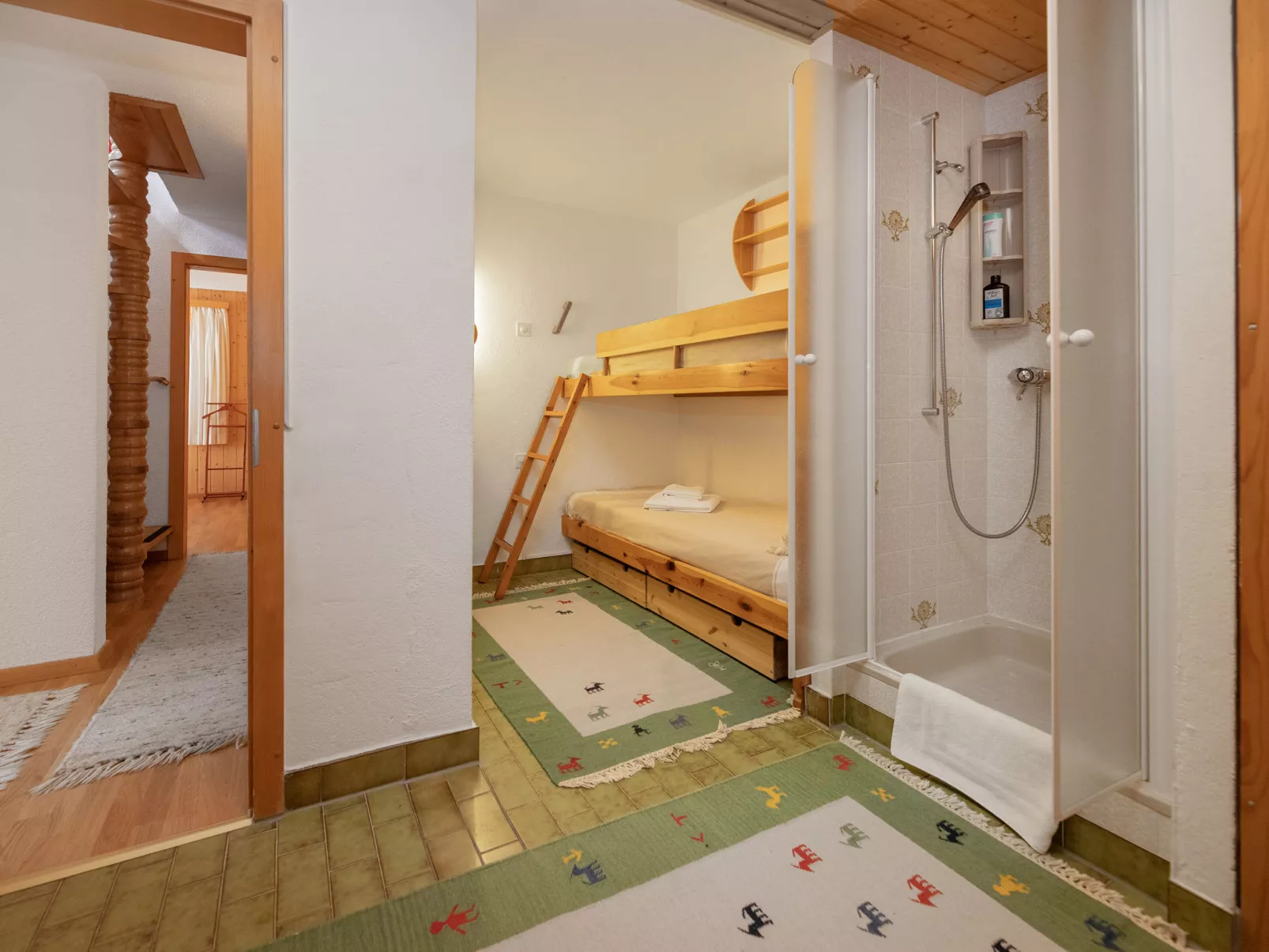 Veni, Vidi, Mansi - Binnen