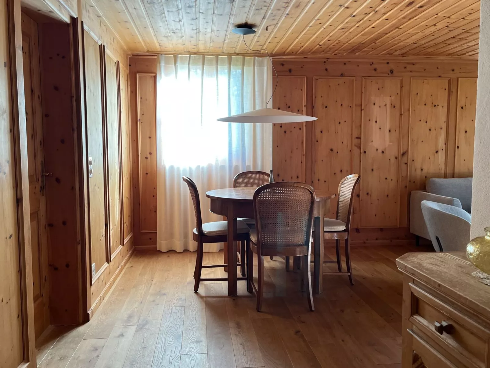 Curtin Duas - Binnen