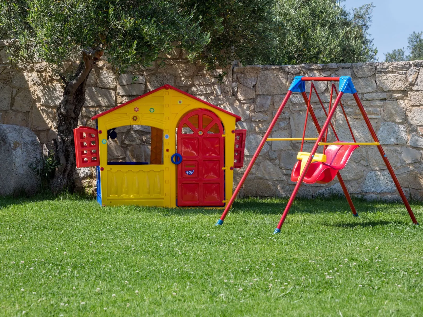 Familienvilla mit Pool, Billard und Grillplatz - Buiten