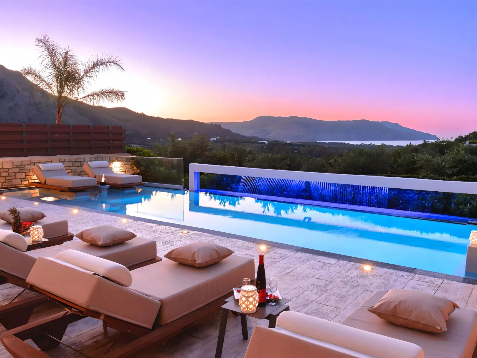 Villa "Minoas Grand" mit Blick auf das Wasser - Binnen