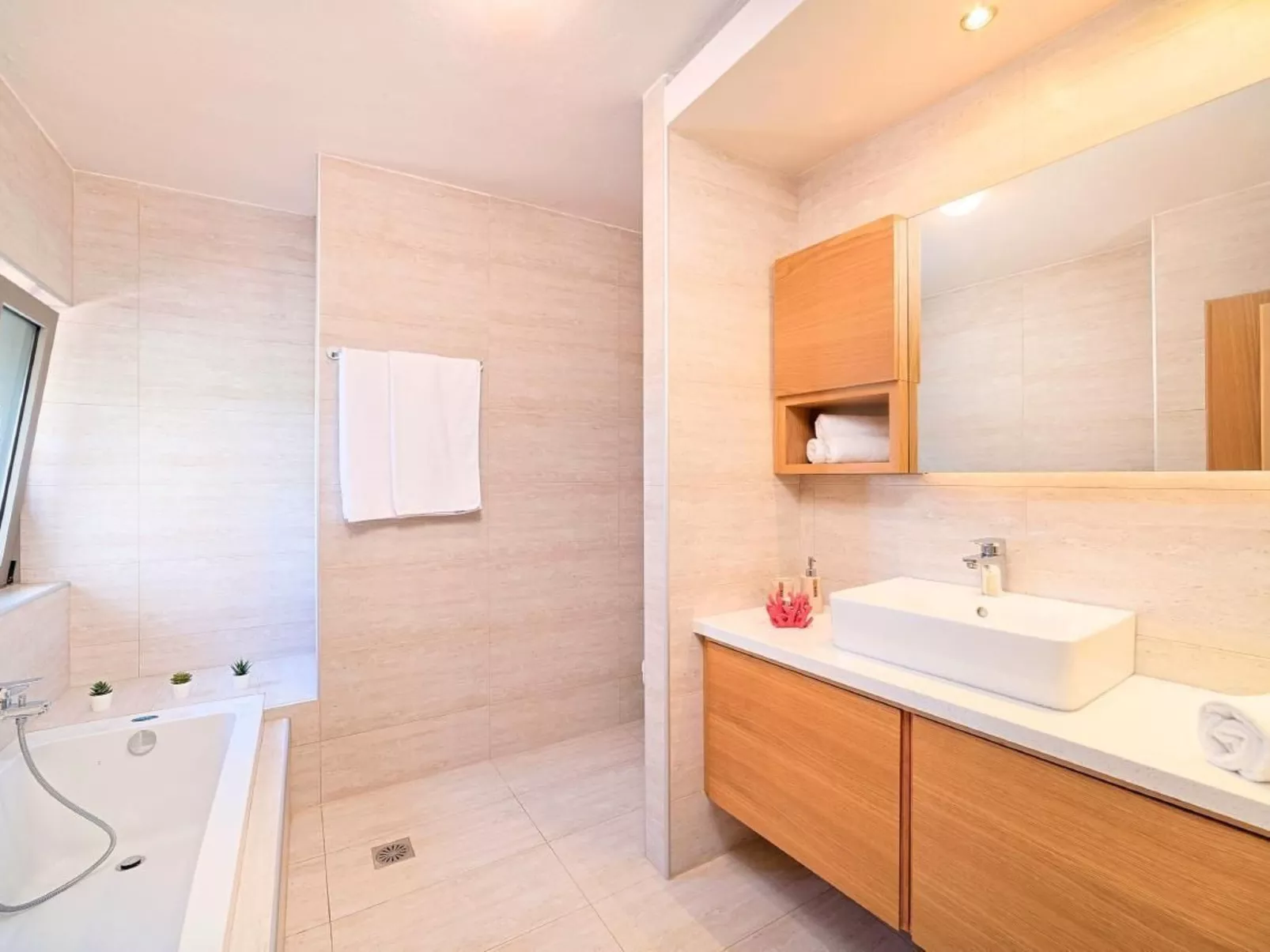 "Acrothea Villa Beheizter Pool" - Binnen