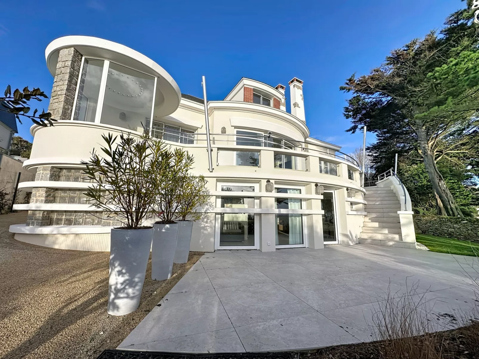 Le Vent d'Avril - Buiten