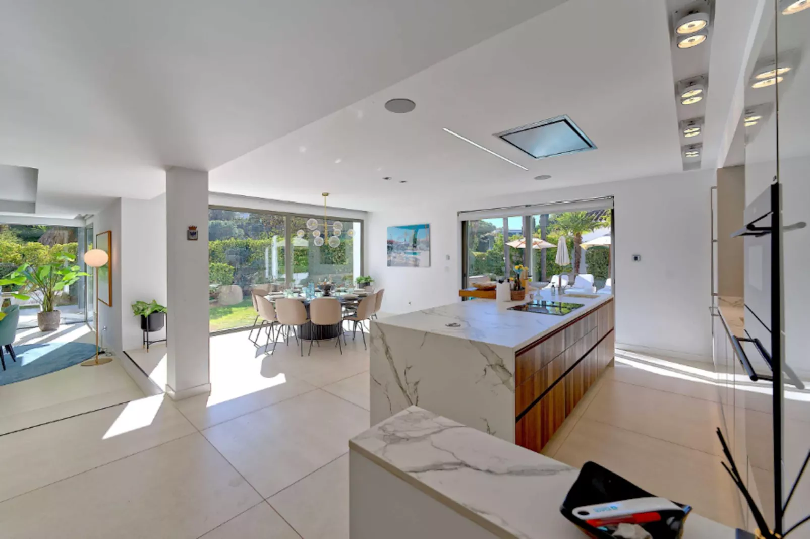 Contemporary & Very Spacious Villa Puerto Banus - Woonkamer