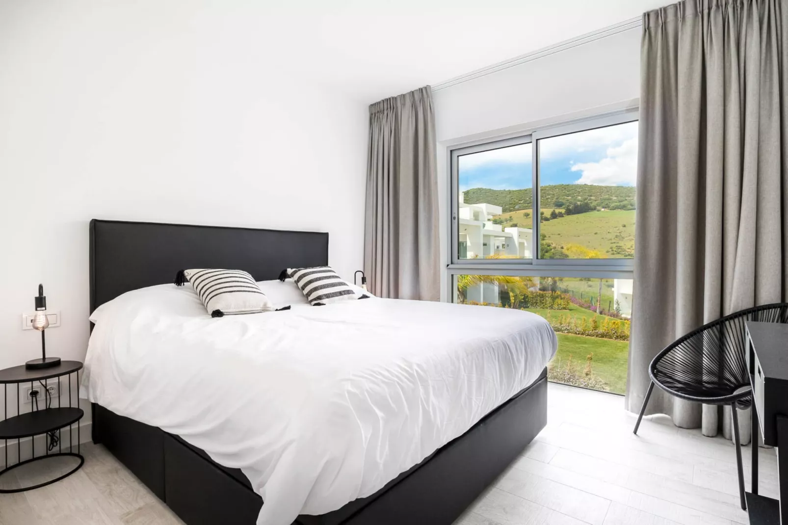 Stylish 3-Bed Apartment | Alcazaba Lagoon 1514 - Slaapkamer