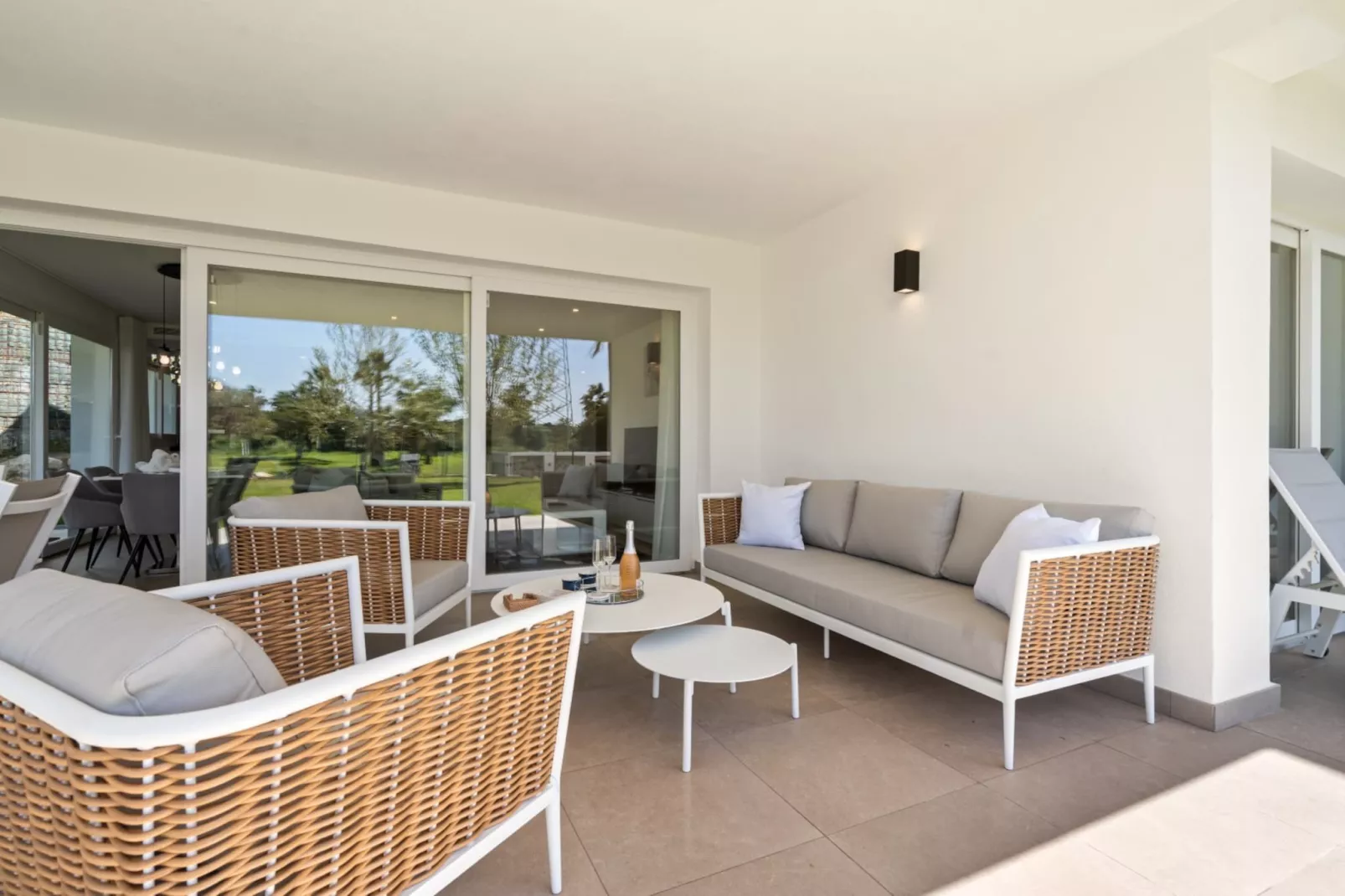 Chic 3-Bed Apartment ALCAZABA LAGOON (2107) - Terrasbalkon