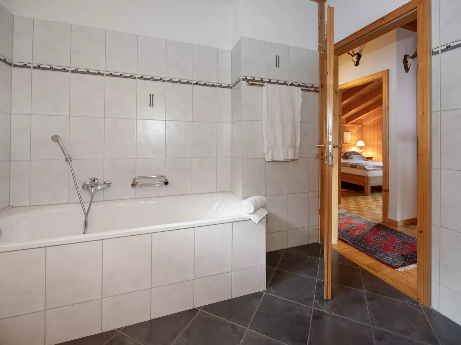 Ecureuil noir - Binnen