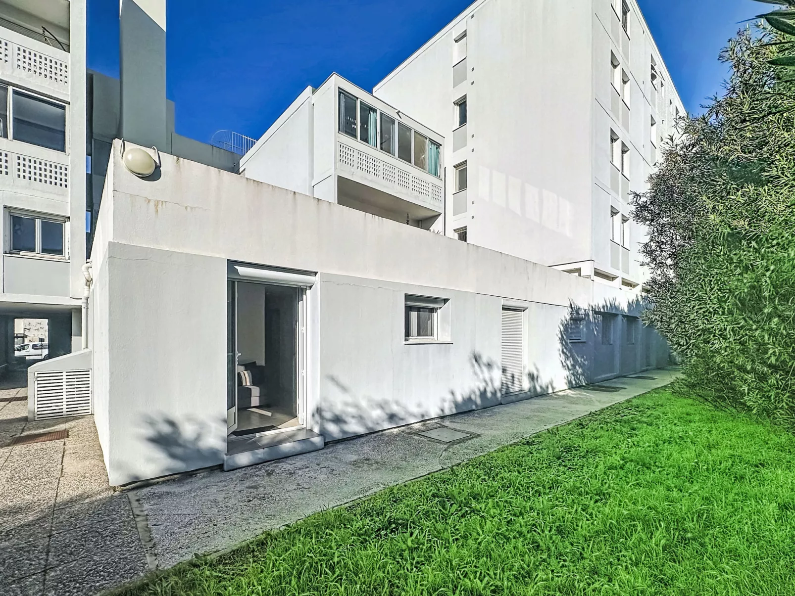 Le Perregaux - Buiten