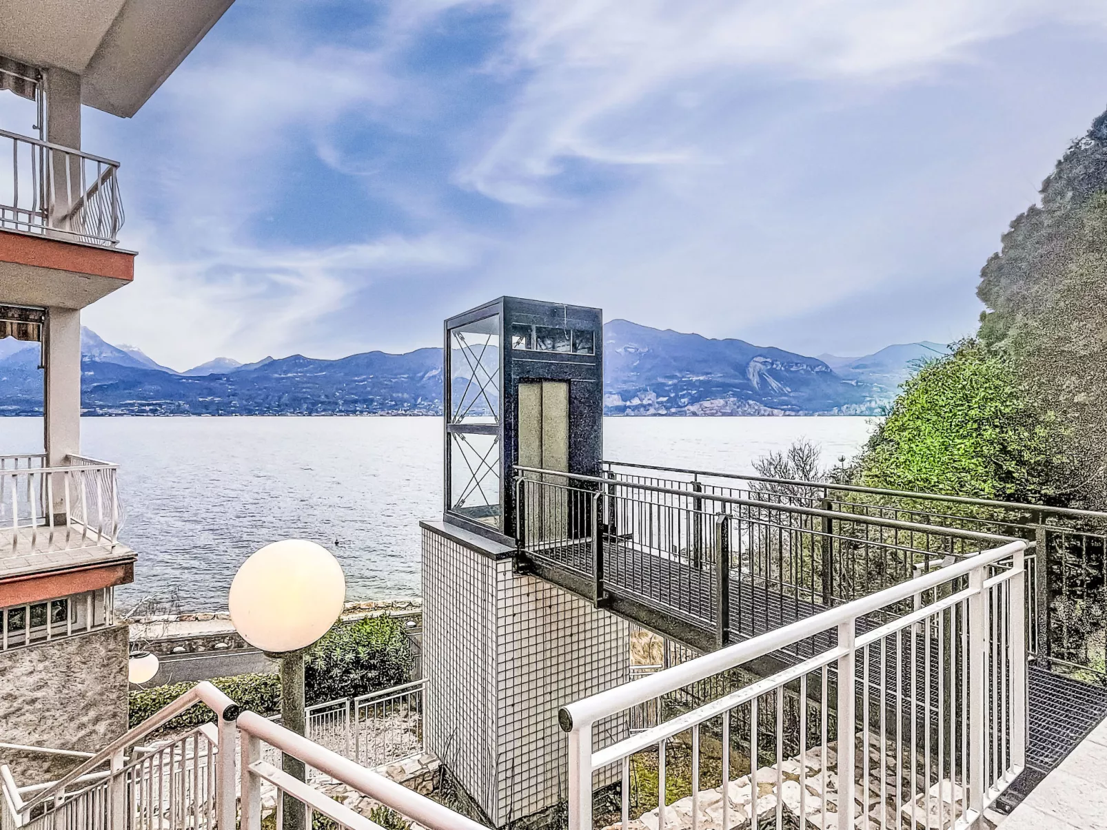 Sona's Lake Home - Buiten