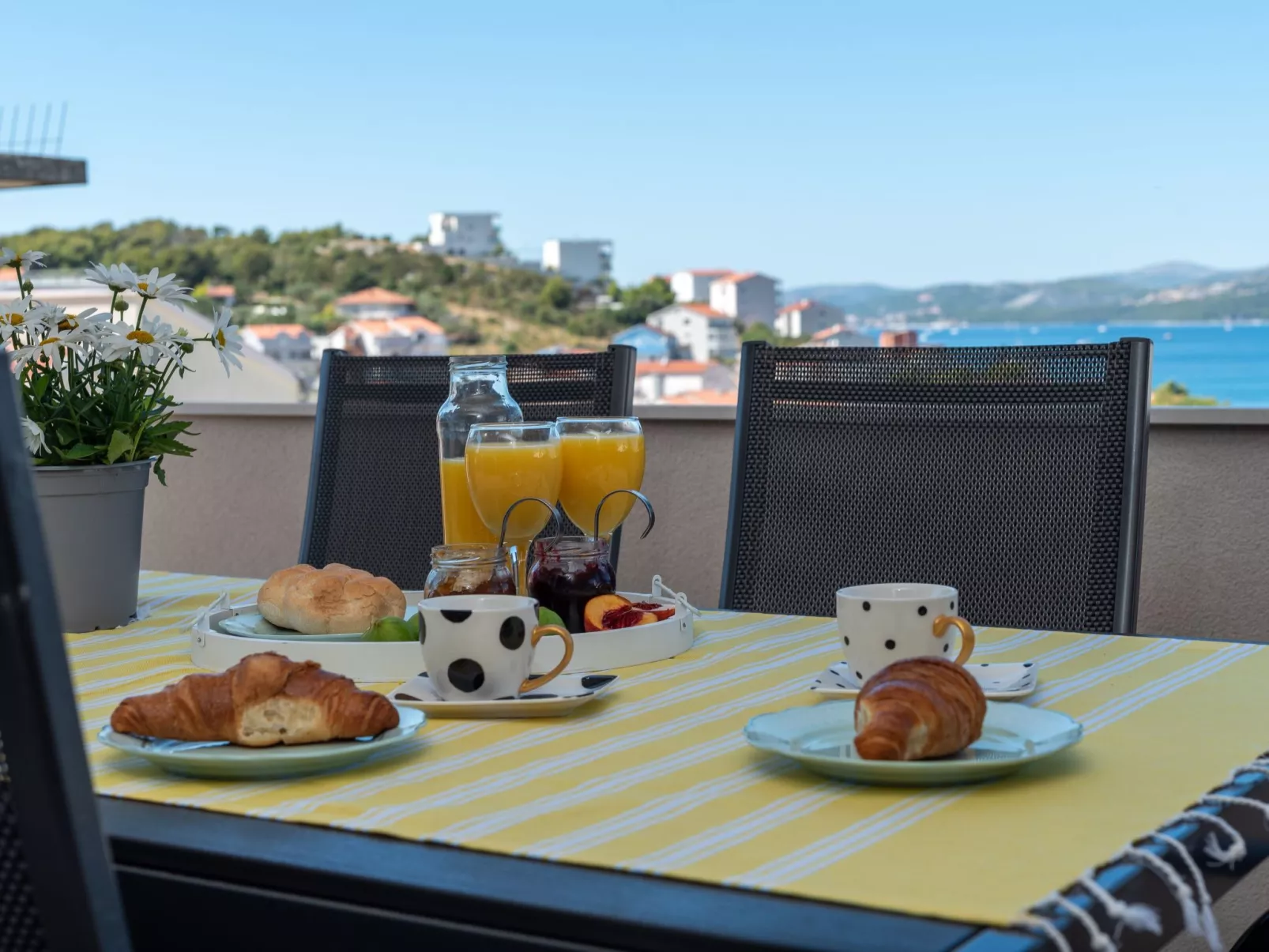 Modernes Apartment mit Gartennutzung, einer groß - Image-tags.info