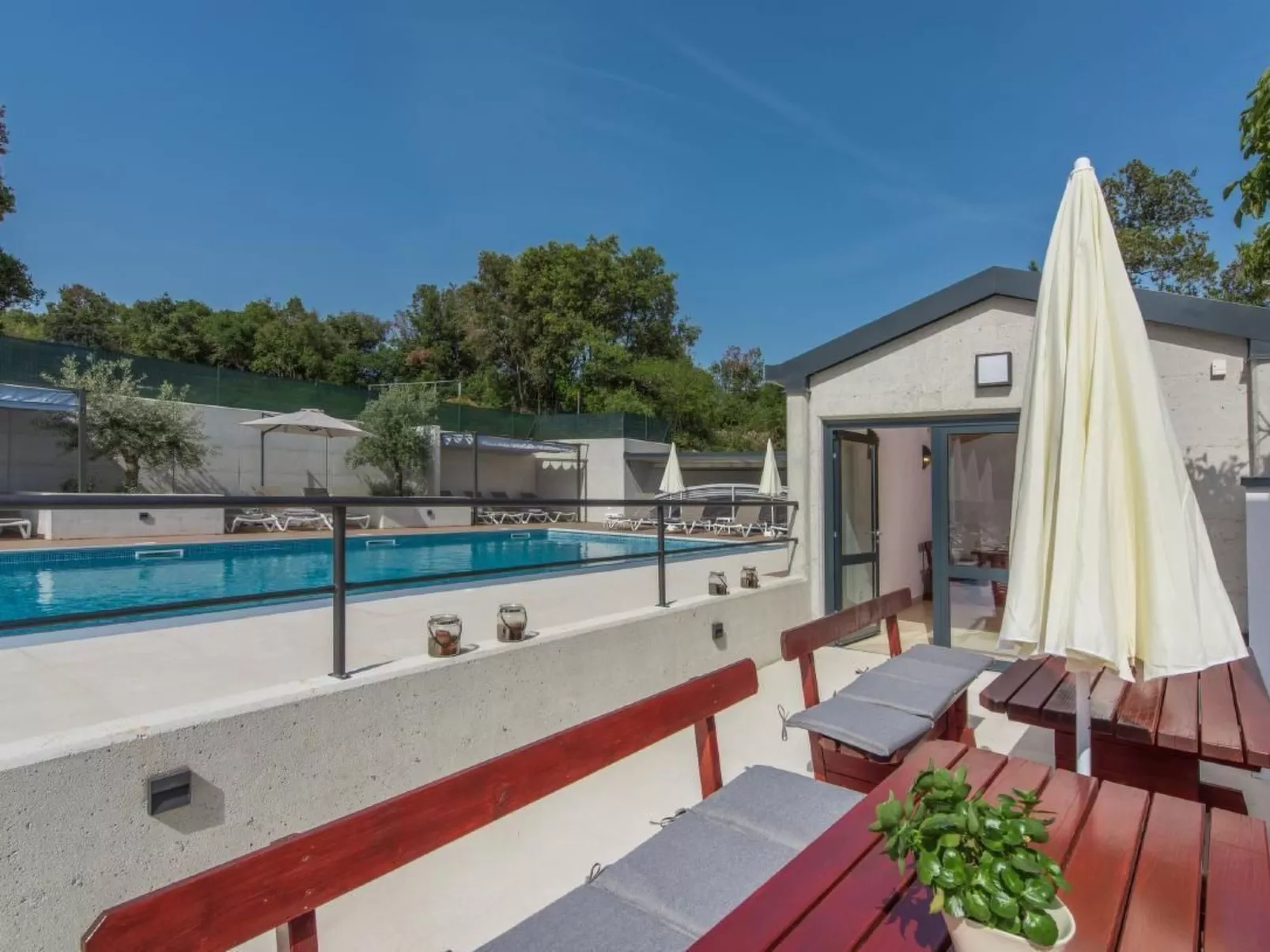 Wohnung mit gemeinschaftlichem Pool und Grill - Image-tags.info