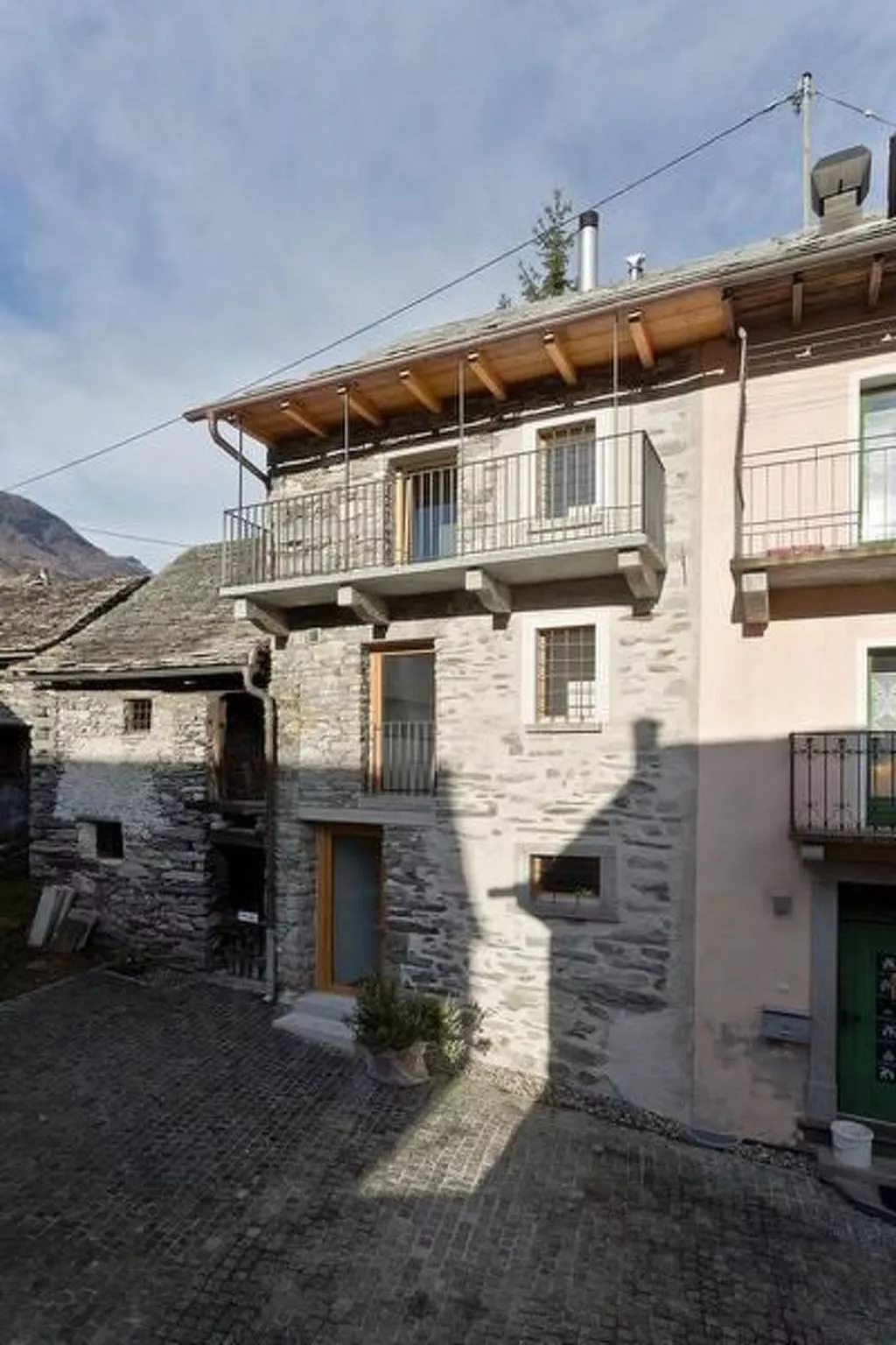 Rustico di vacanza nel nucleo di Moghegno - Buiten