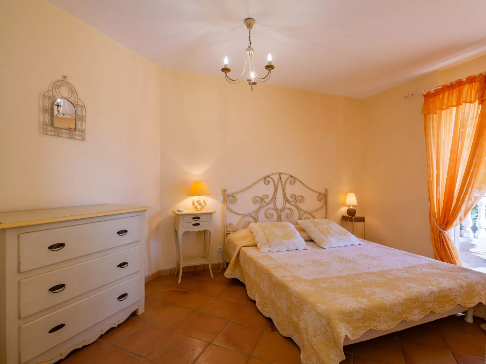 La Figuière - Binnen