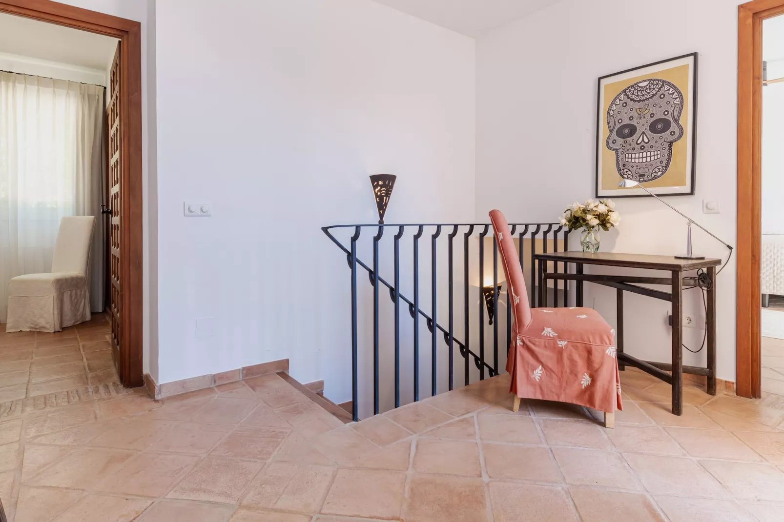 Charming Andalusian-Style Beach Villa - Overloop