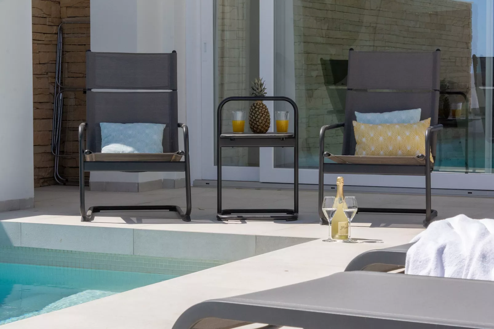 Modern Villa with Private Pool & Rooftop Terrace - Terrasbalkon