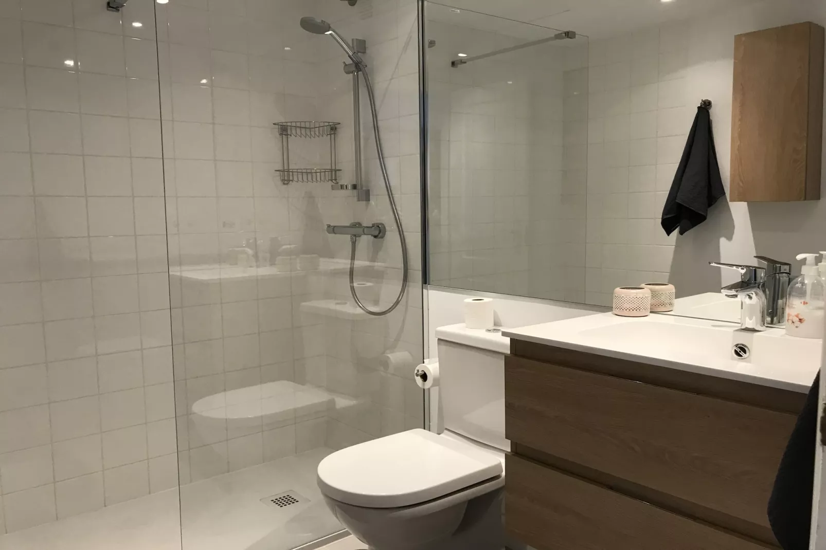 Modern Gated Apartment near Beach & Puerto Banus - Badkamer