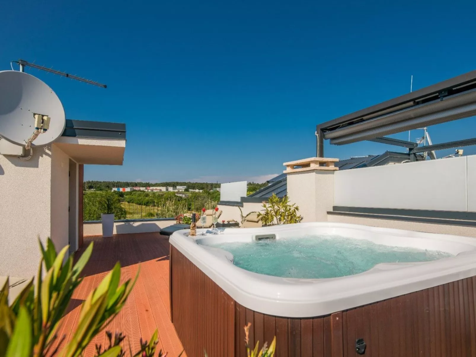 Für 6 Personen ca. 130 m&sup2; in Novigrad, Adriaküste Kroatien (Westküste von - Buiten