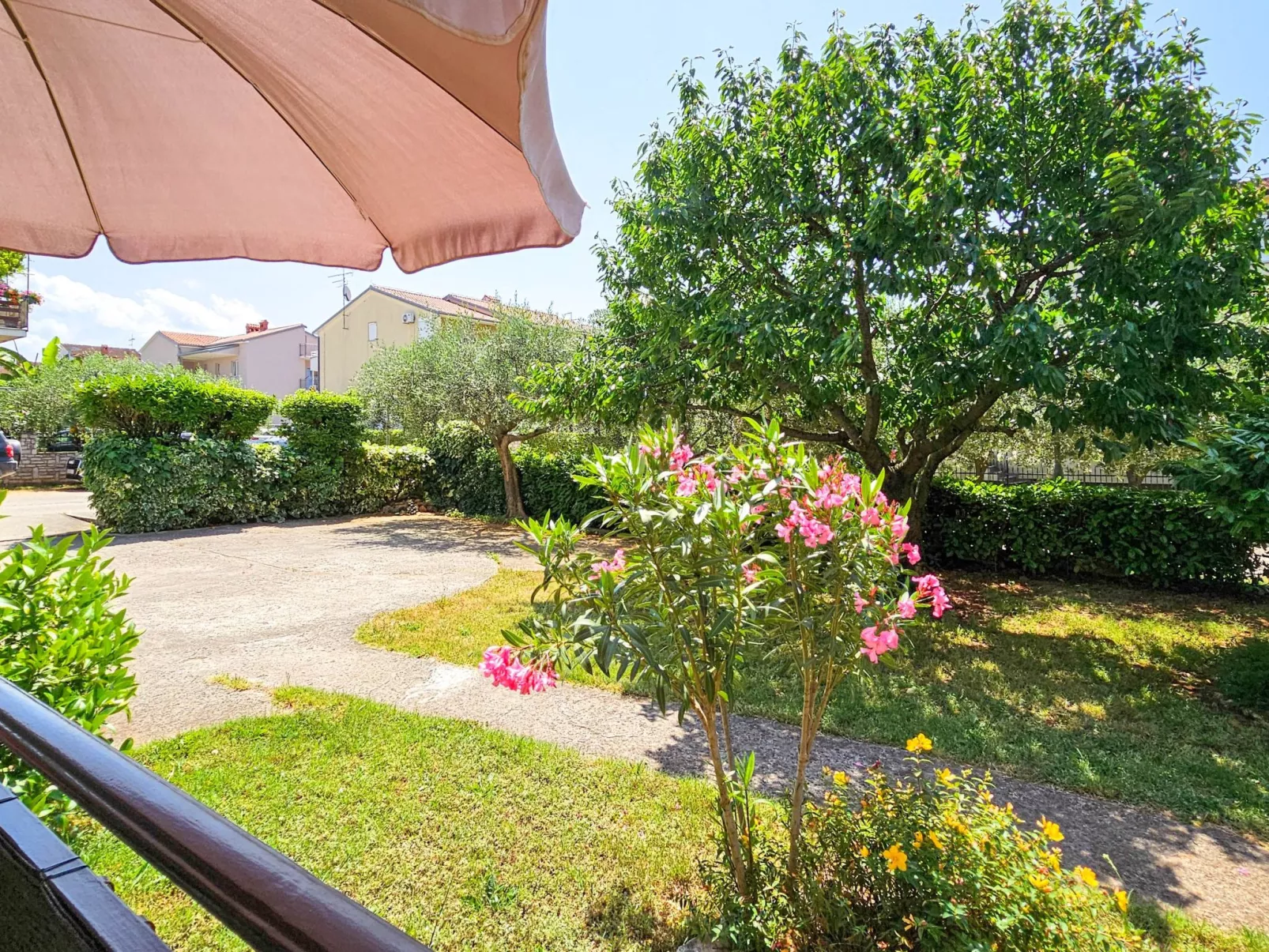 "Maria 4" mit Terrasse - Buiten