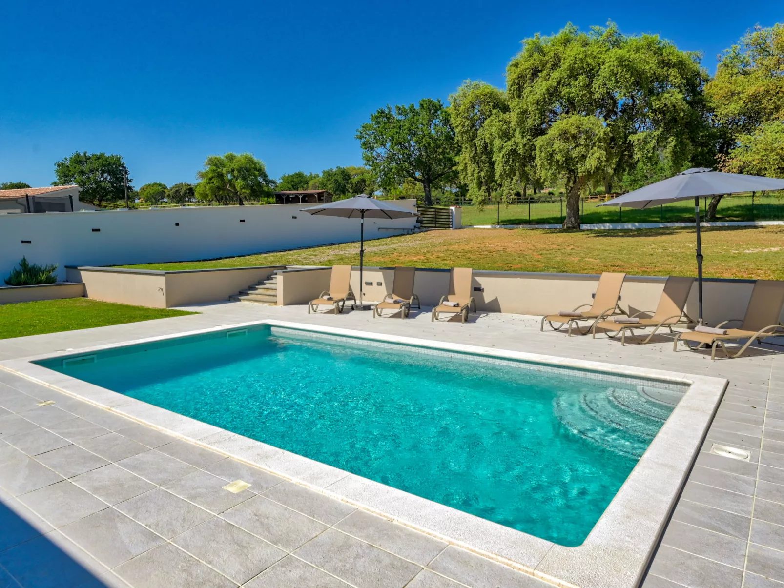 Montevernal - Buiten