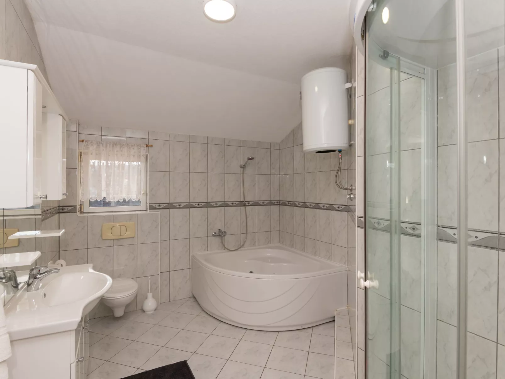 Matanovi dvori - Binnen