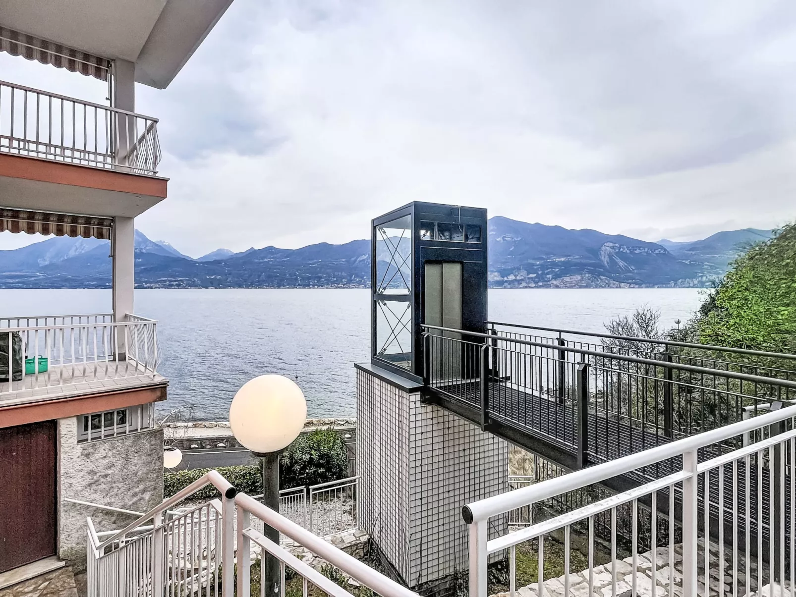 Sona's Lake Home - Buiten