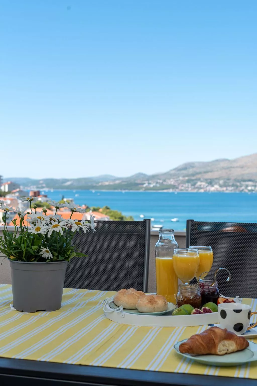 Modernes Apartment mit Gartennutzung, einer groß - Image-tags.info