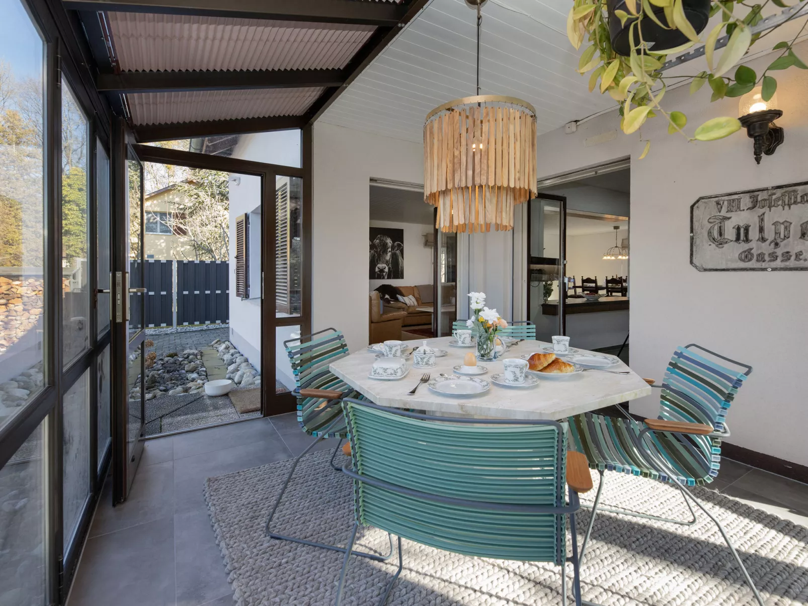 Sous-le-Moulin - Binnen