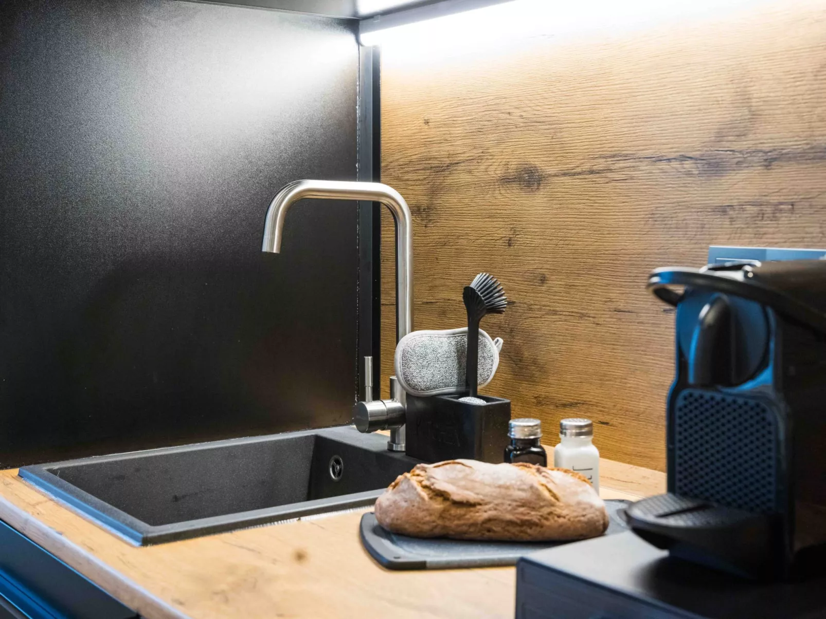 Schiller Apartment im Zentrum von Hof. Küche, Parkplatz, 250MBit Wlan - Binnen