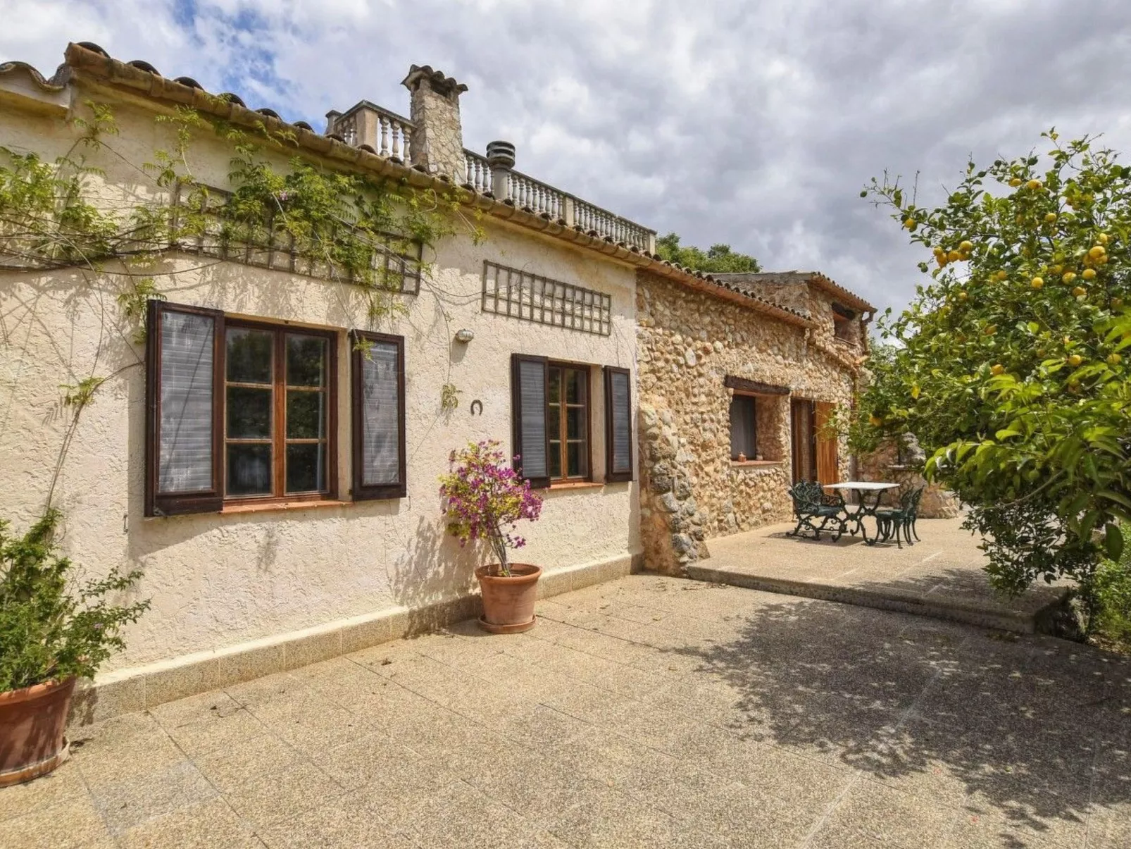 Ferienvilla mit privatem Pool - Buiten