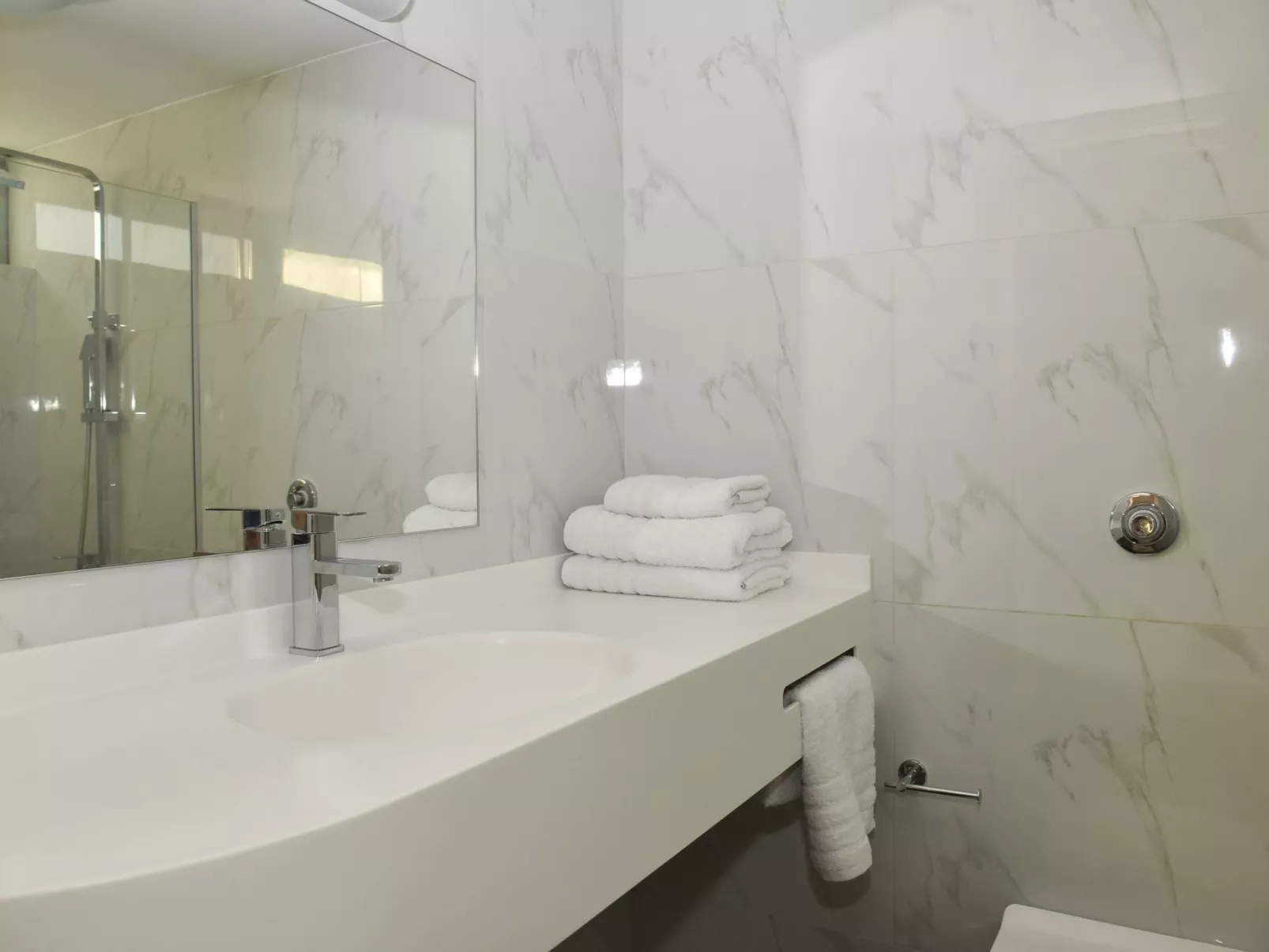 "Villa Kallia" mit Infinity-Pool - Binnen